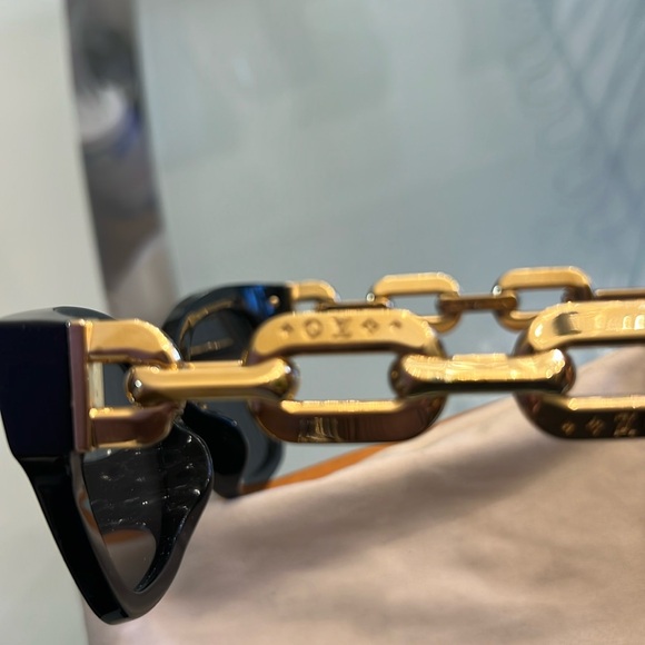 Authentic Louis Vuitton Cat-Eye edgeSunglasses from 2022 Collection by Nicolas! - Picture 13 of 16